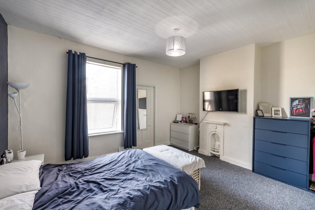 EweMove Estate Agents Scunthorpe - Master Bedroom