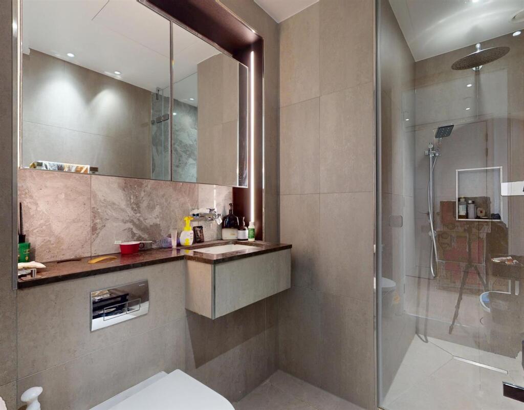 Two Bedroom apartment to rent by Barrain London