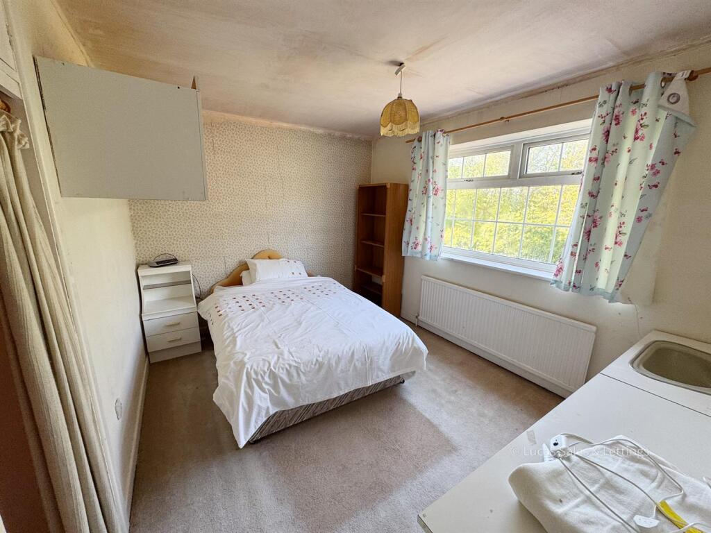 55 Hall Close Kettering-12.jpg