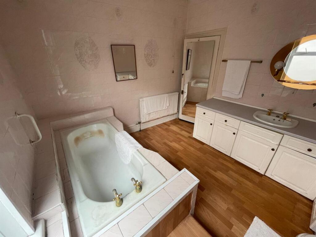 WhatsApp Image 2025-08-26 at 15.04.27_bc2aec68.jpg