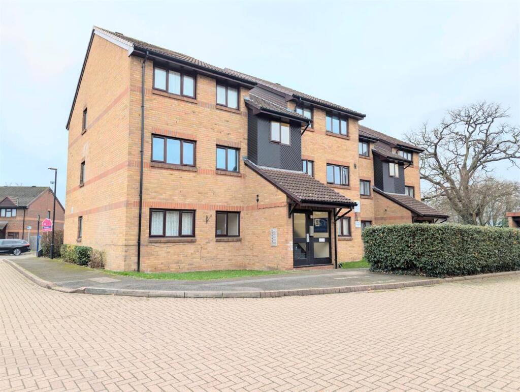 Littlebrook Avenue, Burnham