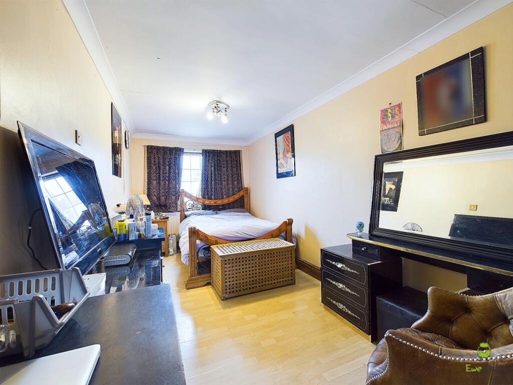 CAM04399G0-PR0023-STILL005