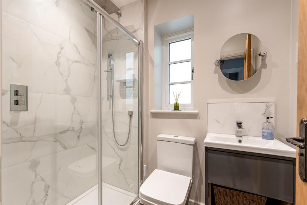 En Suite Shower Room (Bed 2)