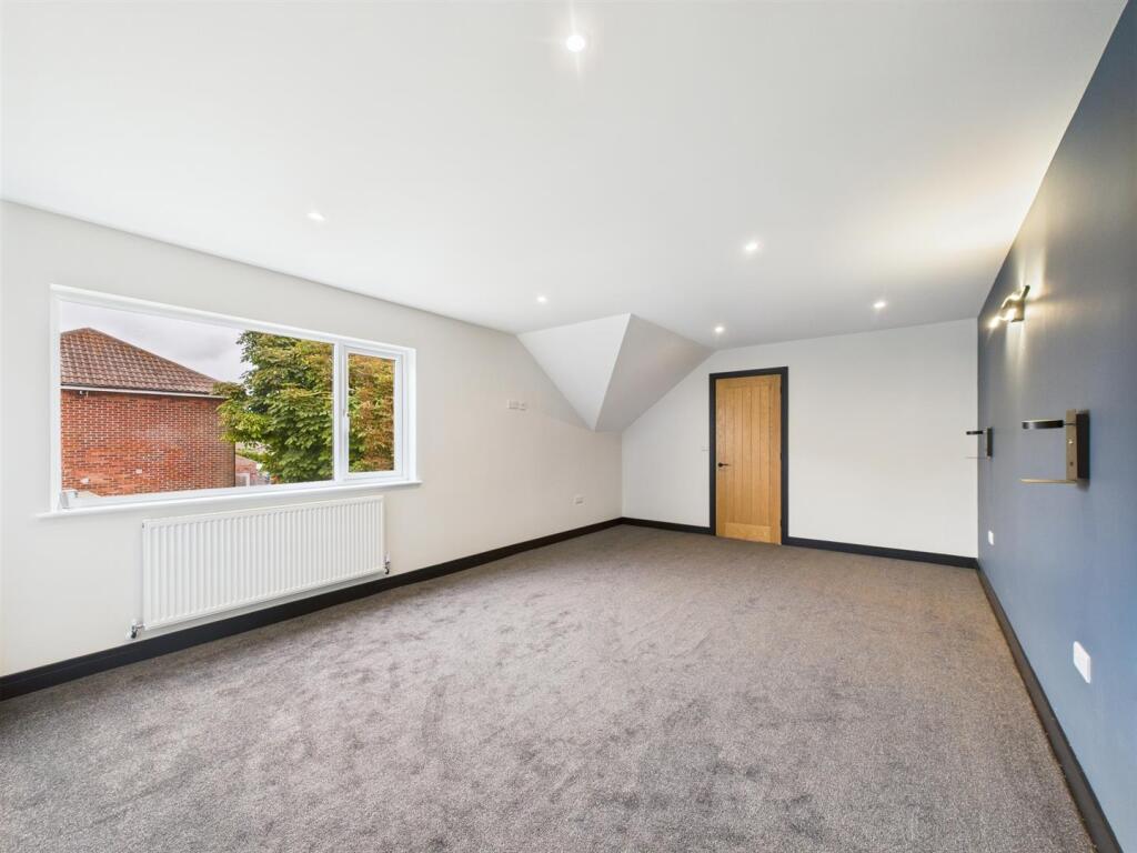 Bedroom 1 .jpg