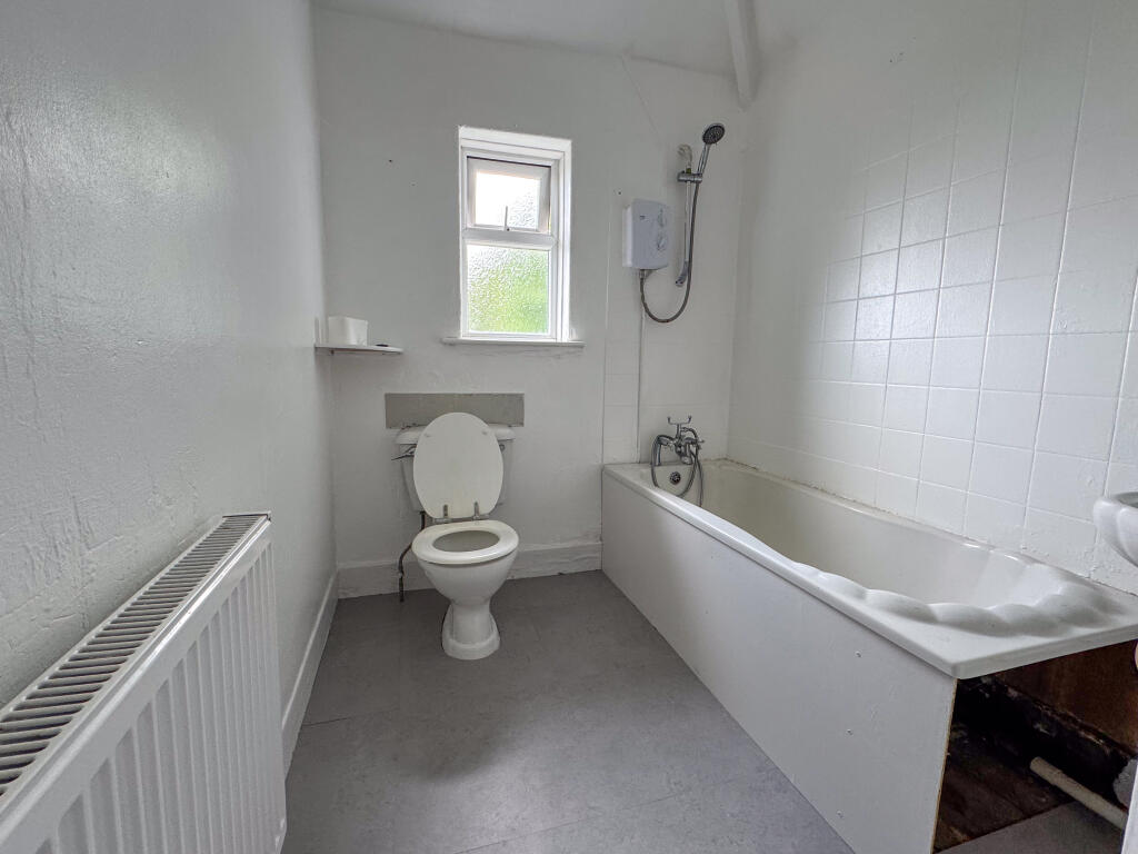 GILFACHROAD-07 T202506301957.jpg