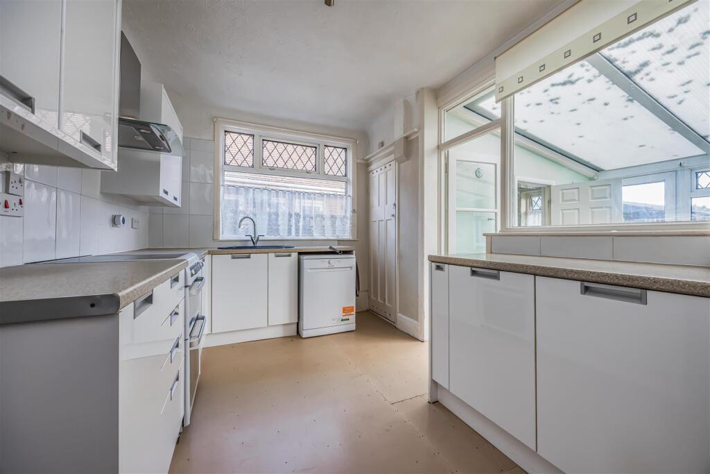 28 Warfield Crescent, Waterlooville-Small-PorticoM