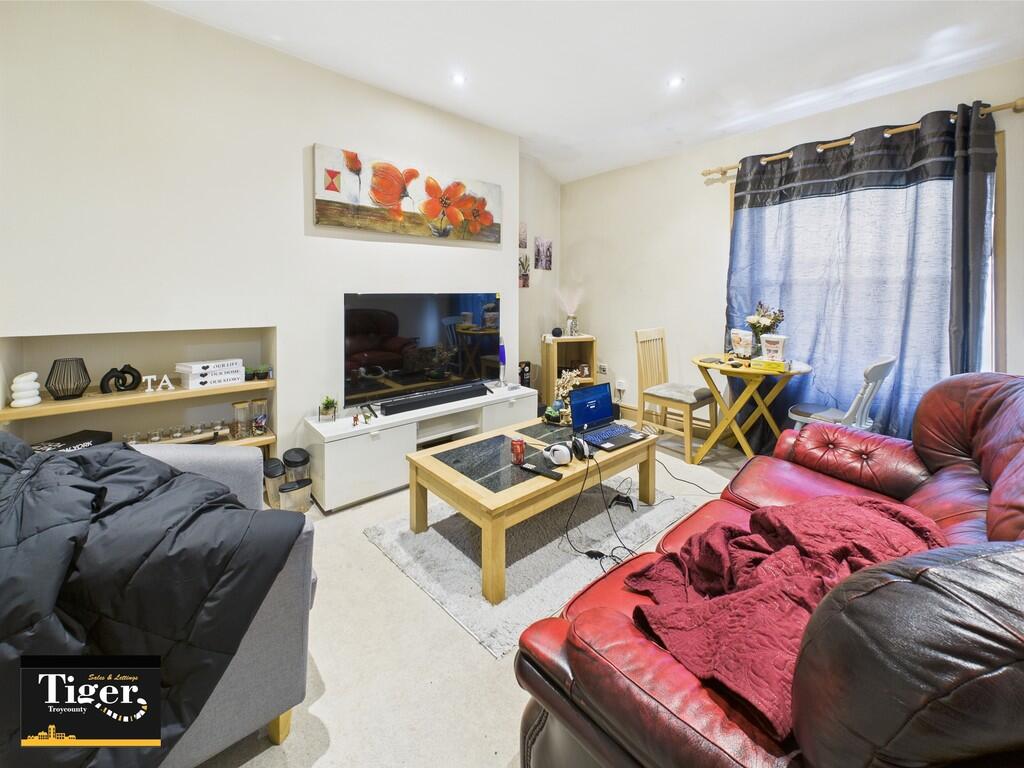 CAM02176G0-PR0594...