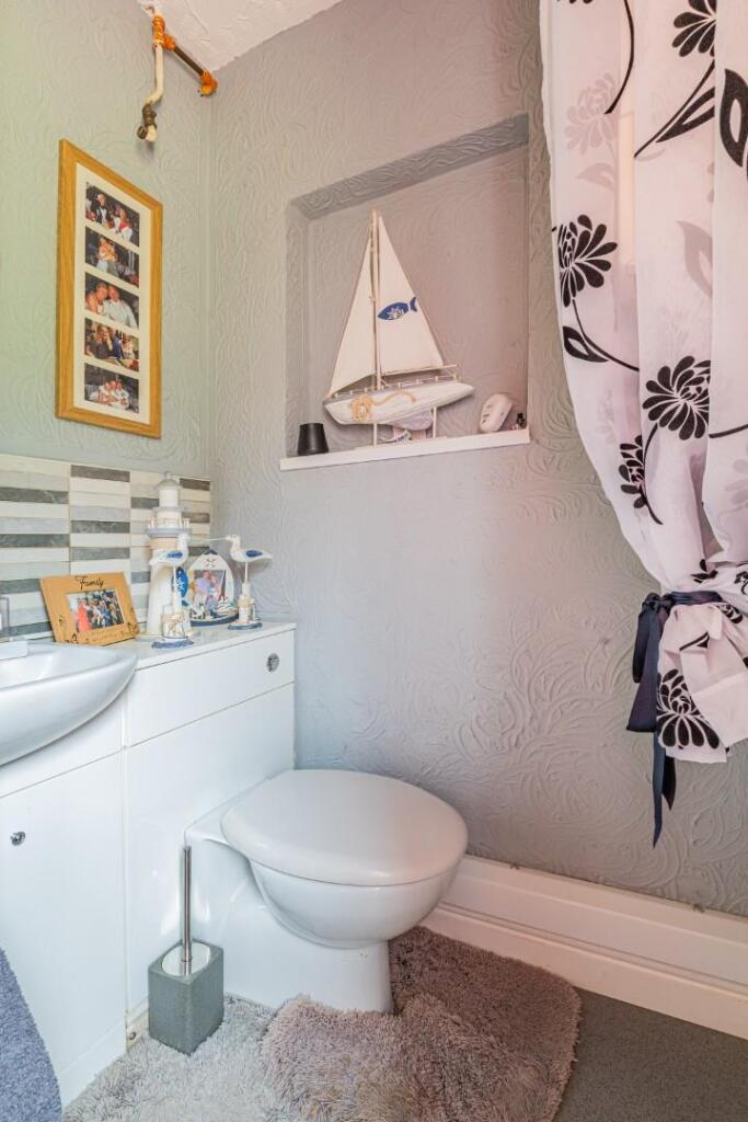 Wimbourne Crescent 14-37.jpg