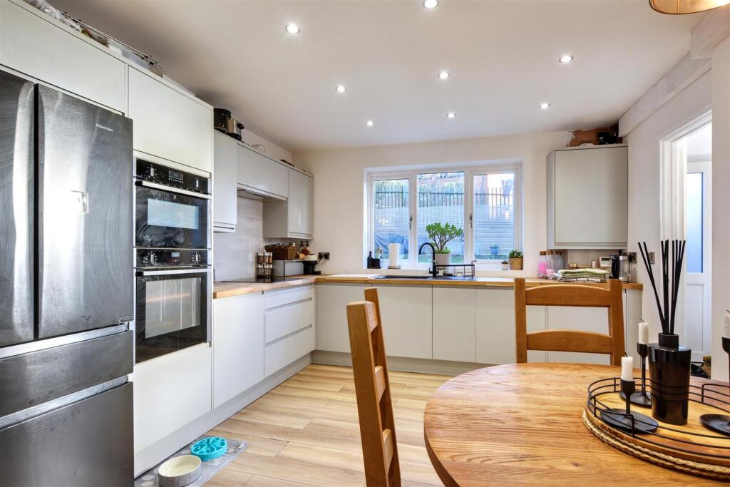 Kitchen_1.jpeg