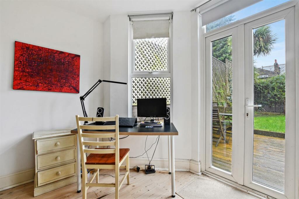 06-63baGCWT - GFF 14 Radcliffe Ave - Bedroom 6-Ori