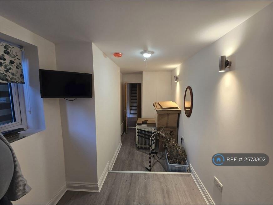 Emprty Bedroom Towards Door, Ignore Crap