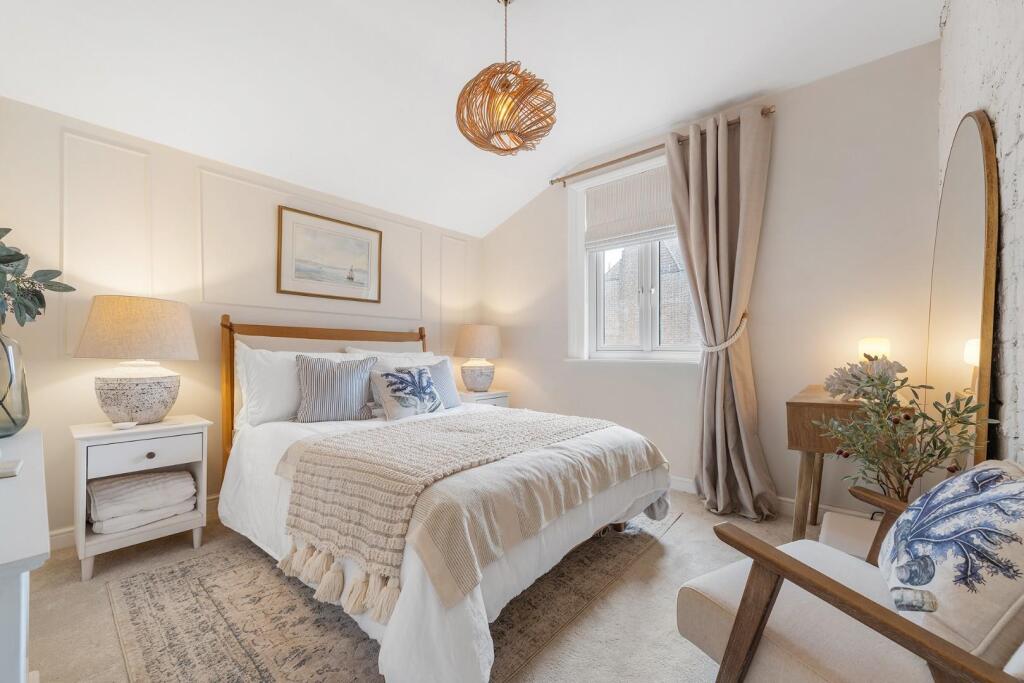 Bedroom 2.JPG