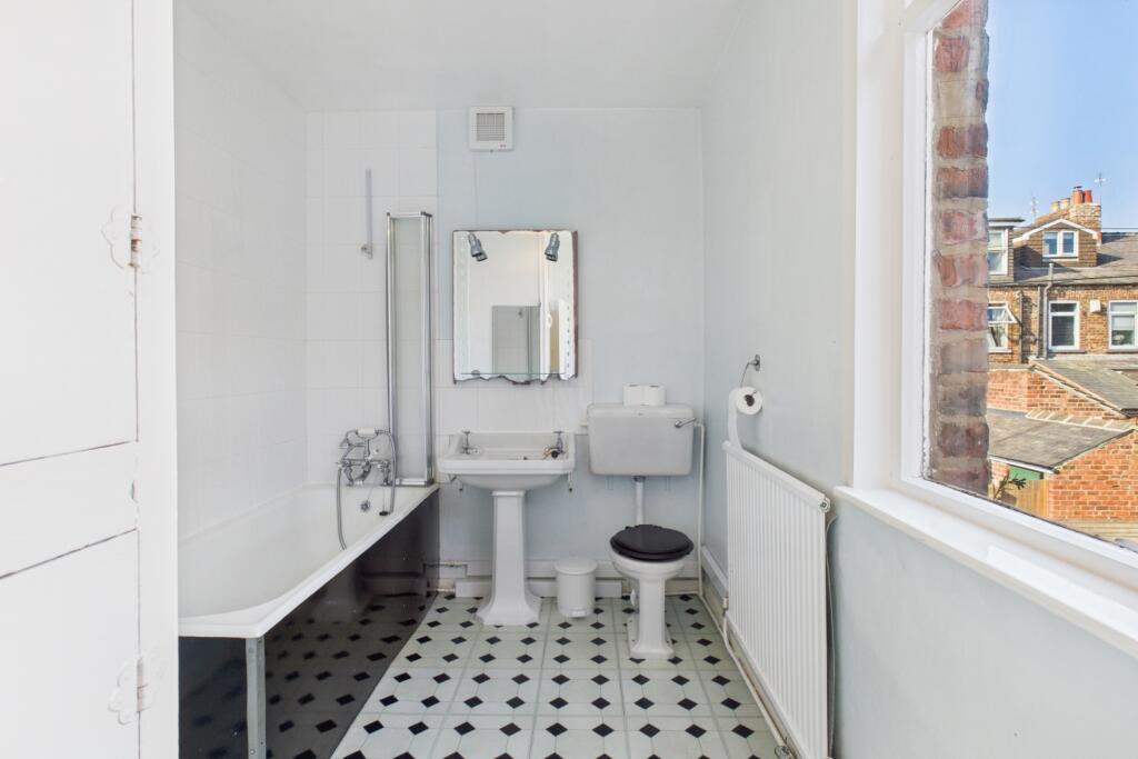 CAM03162G0-PR0247-STILL014