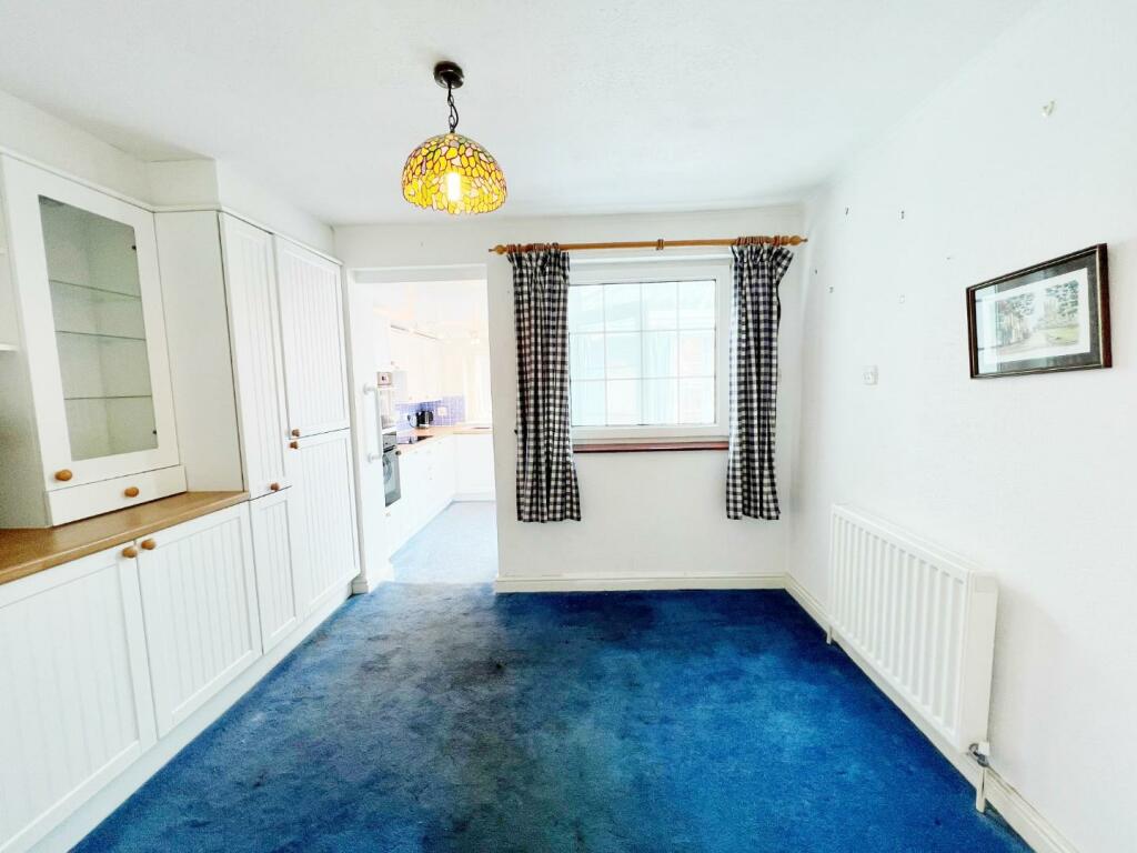 Dining Room pic 1.jpg