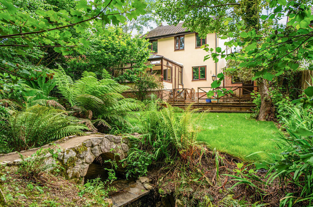 1314039-4-685d57c...