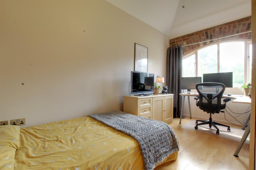 BEDROOM 5/ STUDY