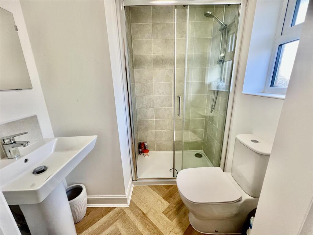 EN SUITE