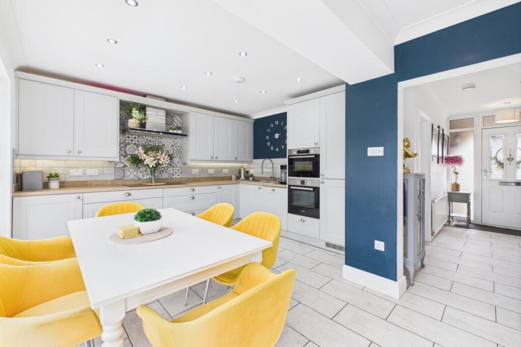 CAM03162G0-PR0284-STILL017