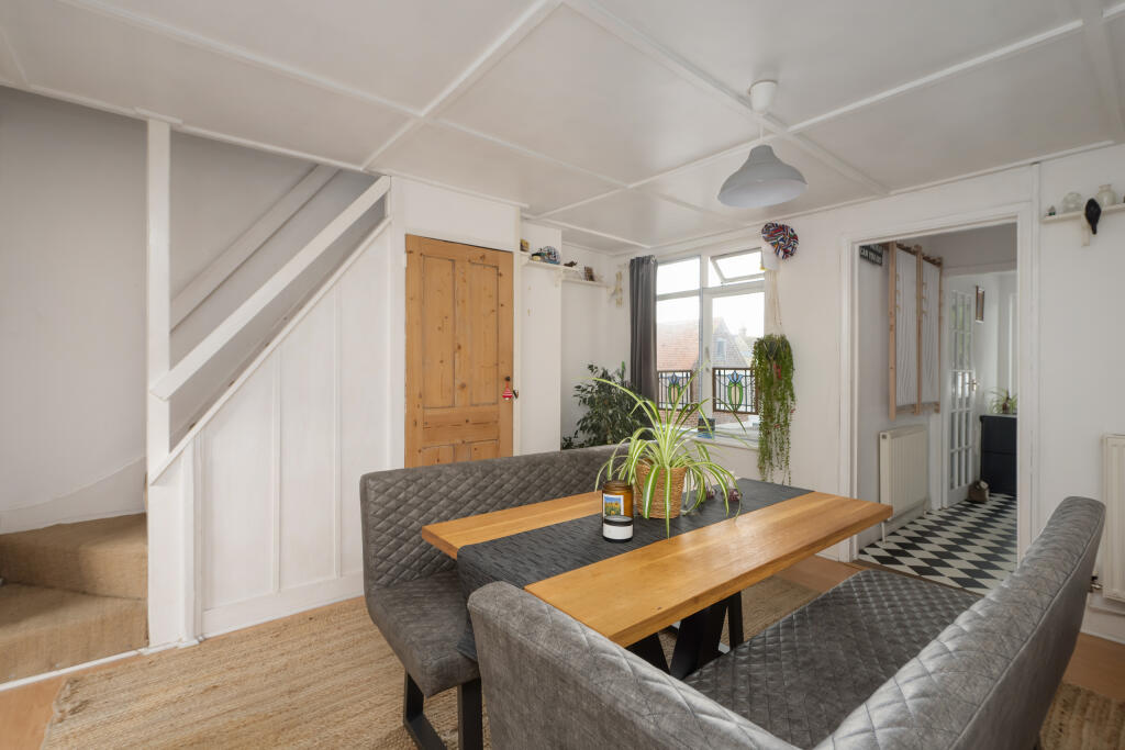 Sitting Room / Dining Room