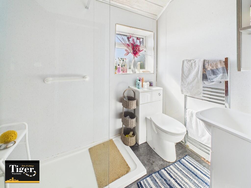 CAM02176G0-PR0573...