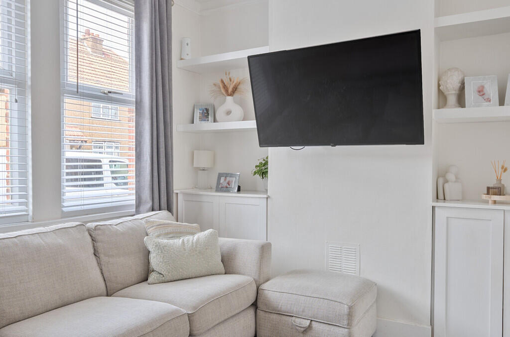 1324775-18-687609...