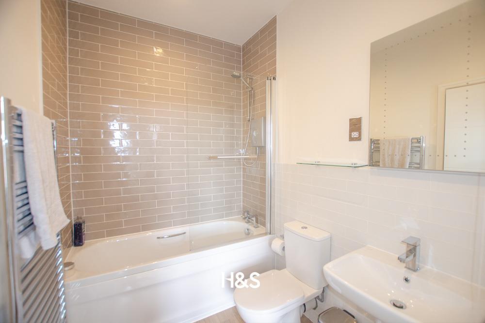 Abbotsbury Court - bathroom