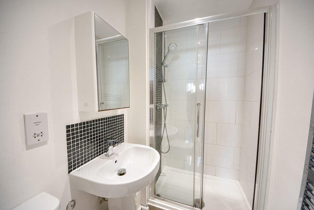 Central Court- En-Suite Bathroom