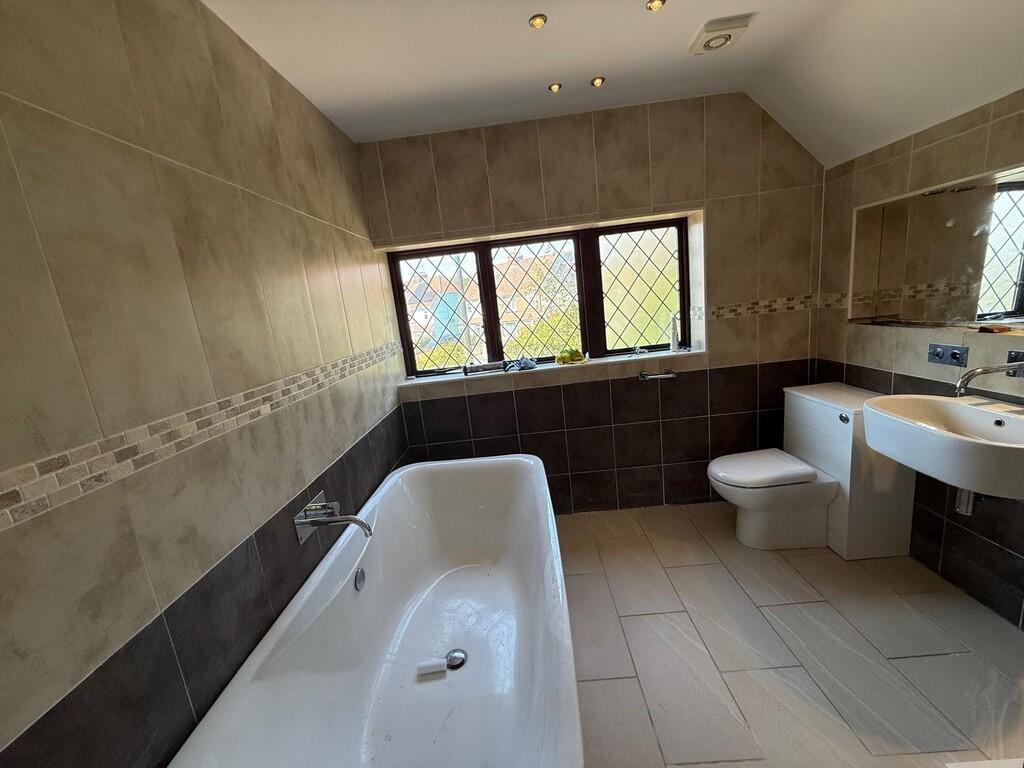Main Bathroom 2