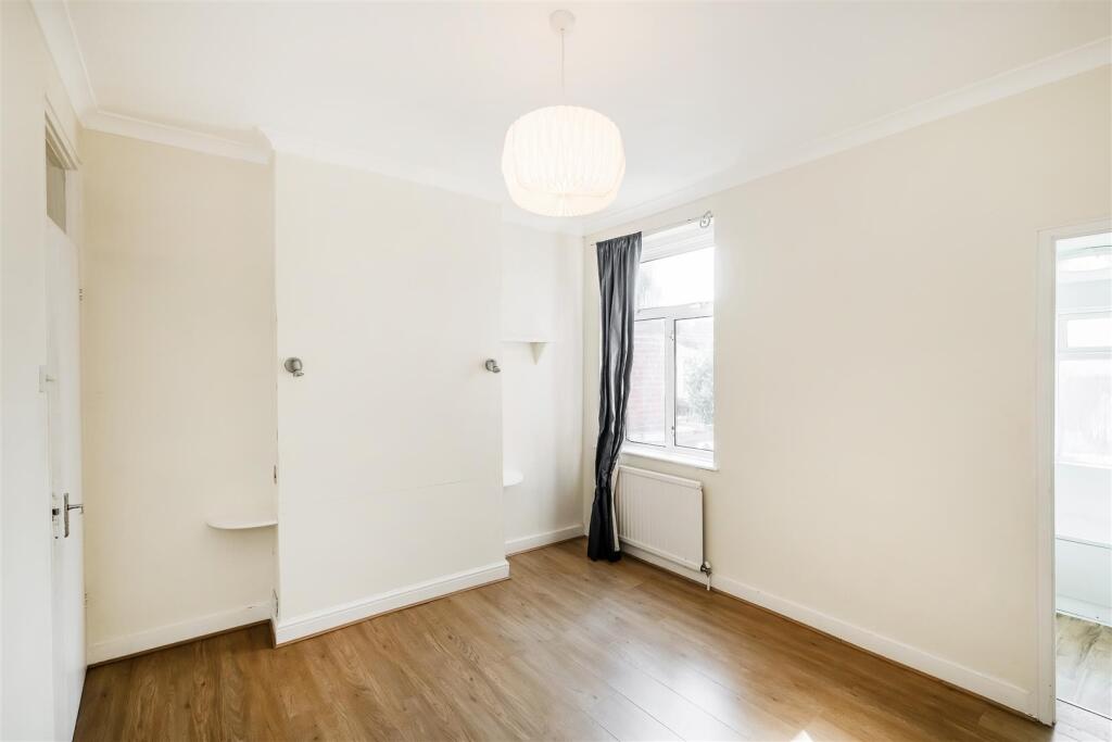 21 Woodend road-4.jpg