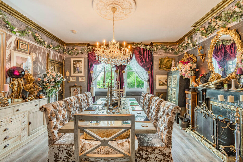 8479735-interior1...