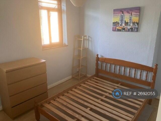 Bedroom 1 (Front Of The Hosue)