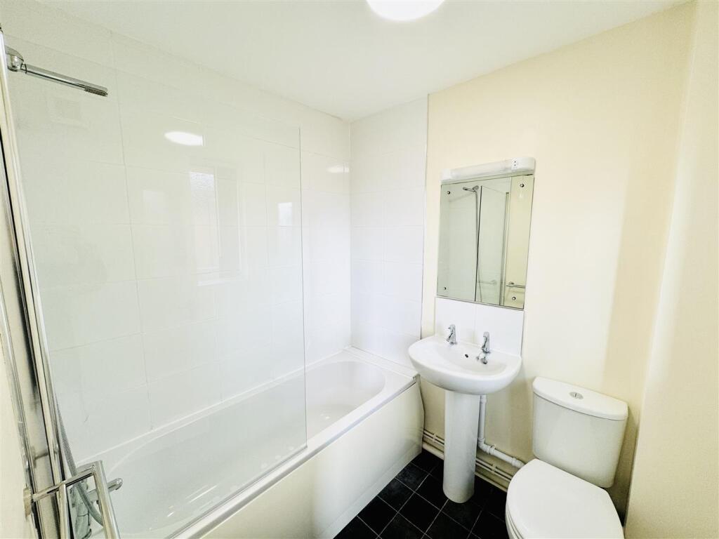 11 mere green bathroom.jpg