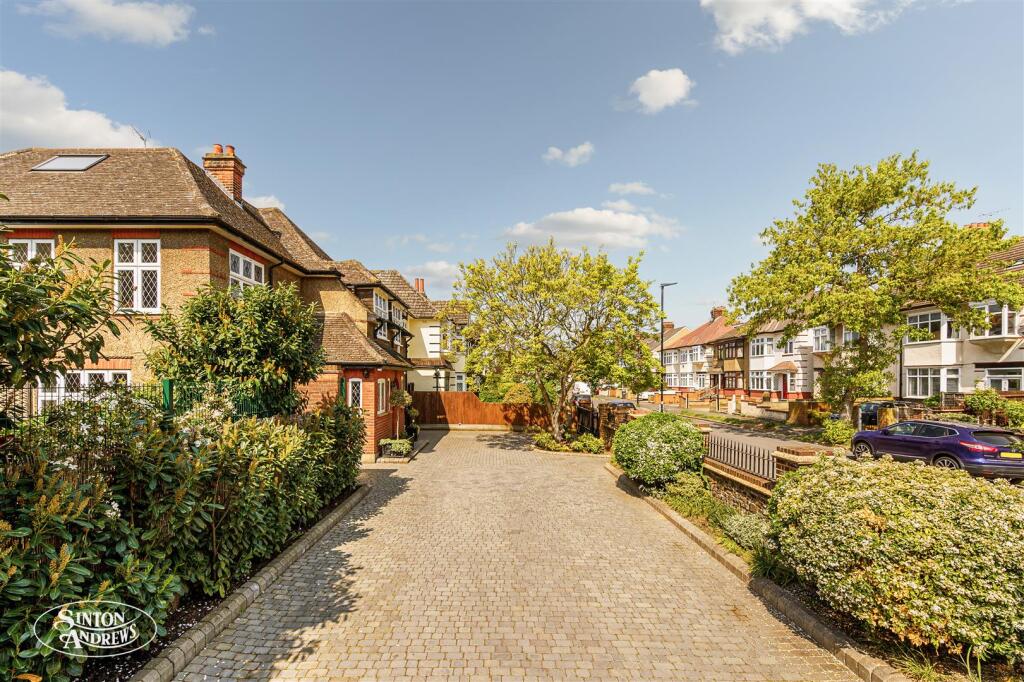 Dorincourt, Boston Gardens (3).jpg