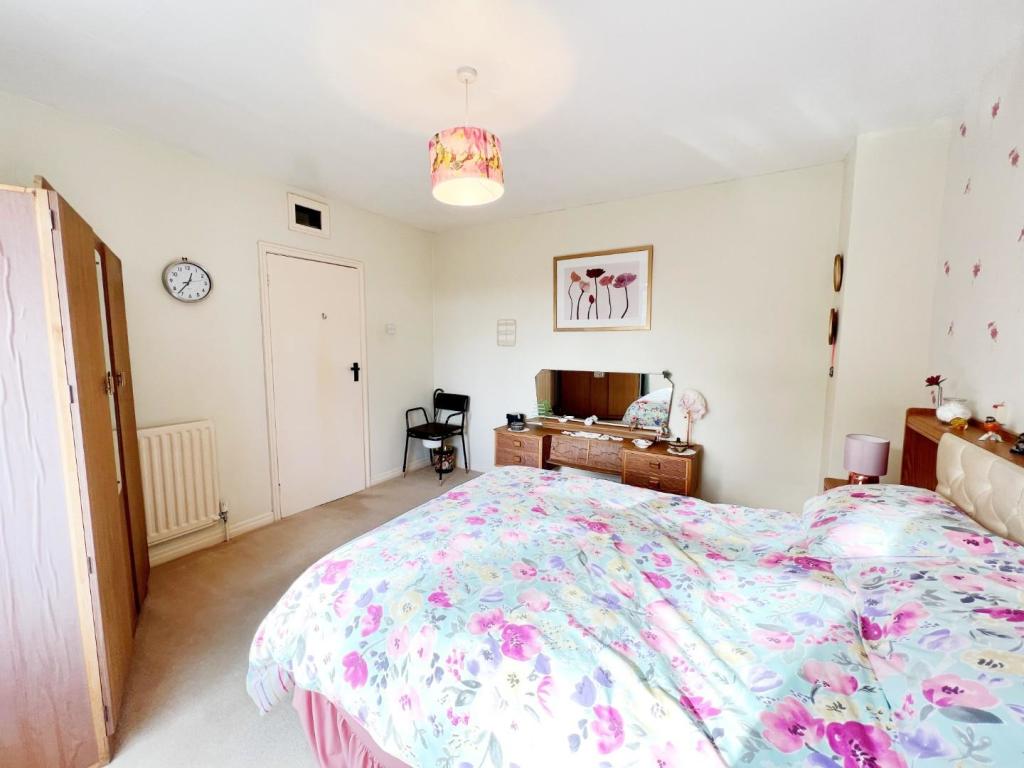 Bedroom 2 pic 3.jpg