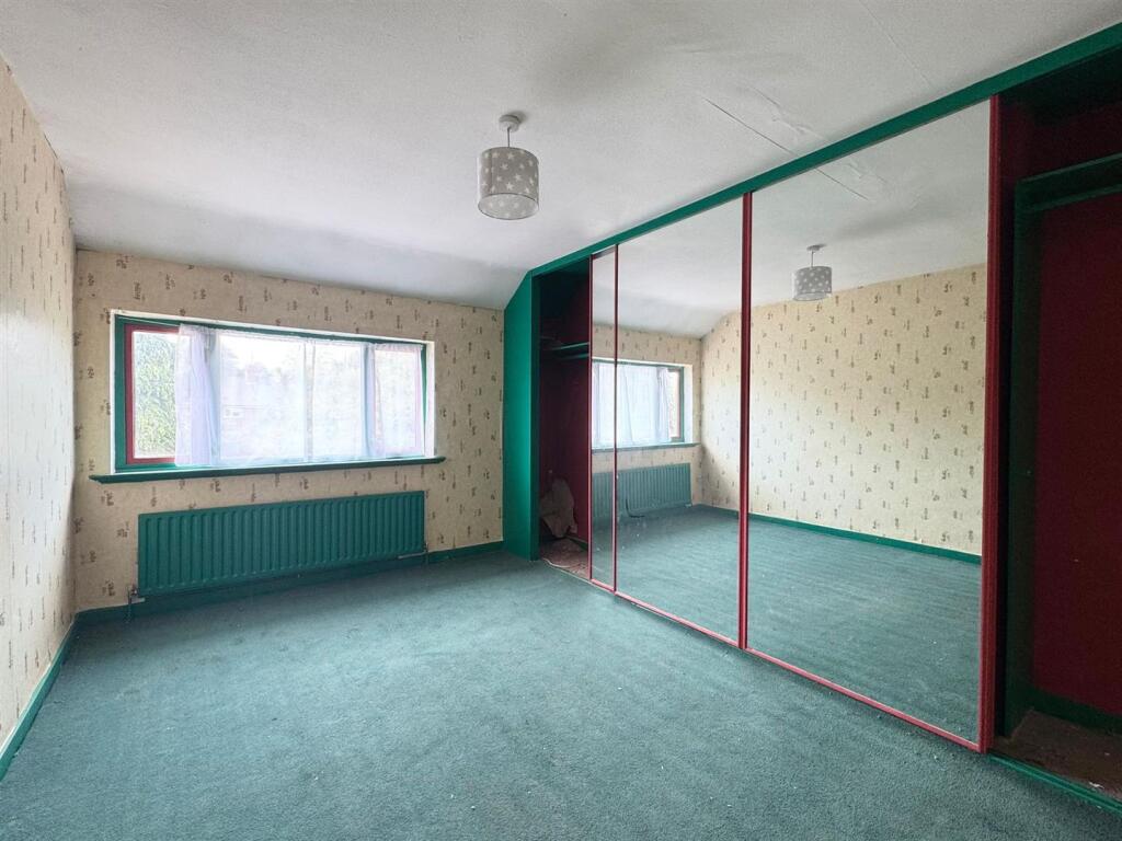 Bed 1.jpg