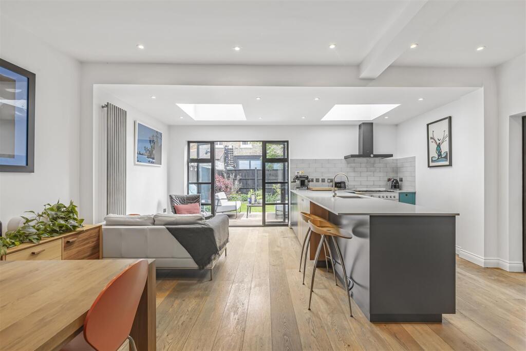 James_and aemesdyke_avenue-sw14__20_.jpg