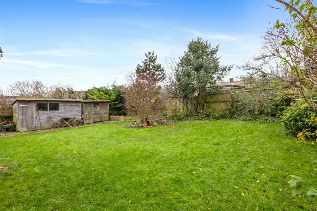 Lynchets Crescent GARDEN.jpeg