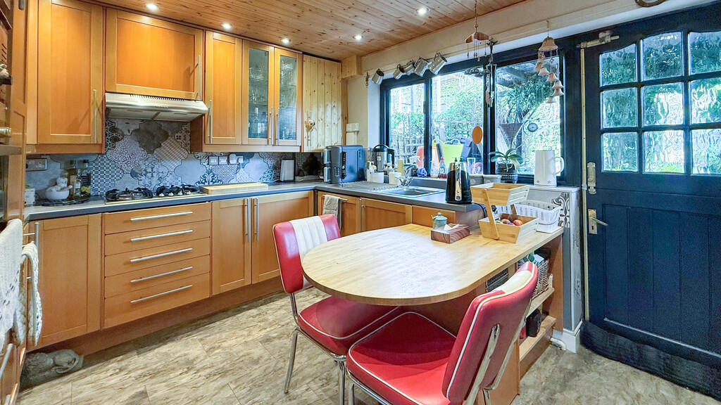 Kitchen/breakfast...