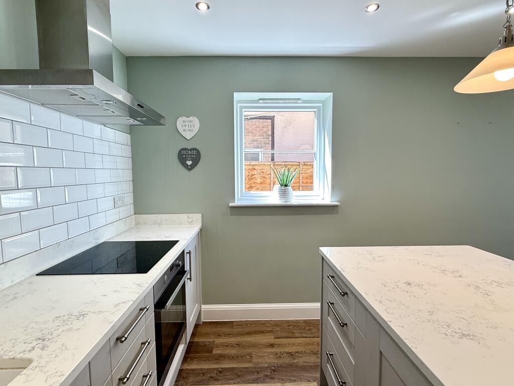 Kitchen/ Dining room