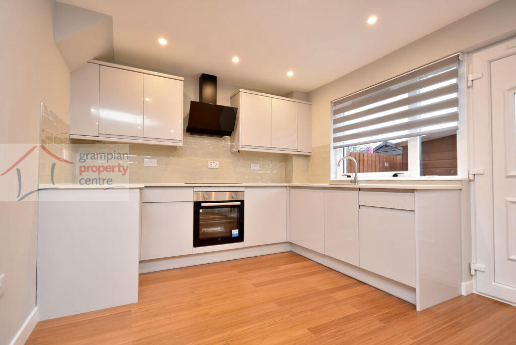 kitchen 2 .JPG