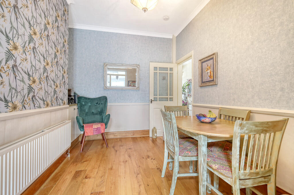 68 Avenue Road di...