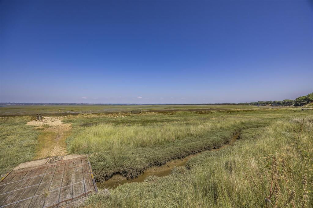 18 Warren Close, Hayling Island-PorticoMarketing-A