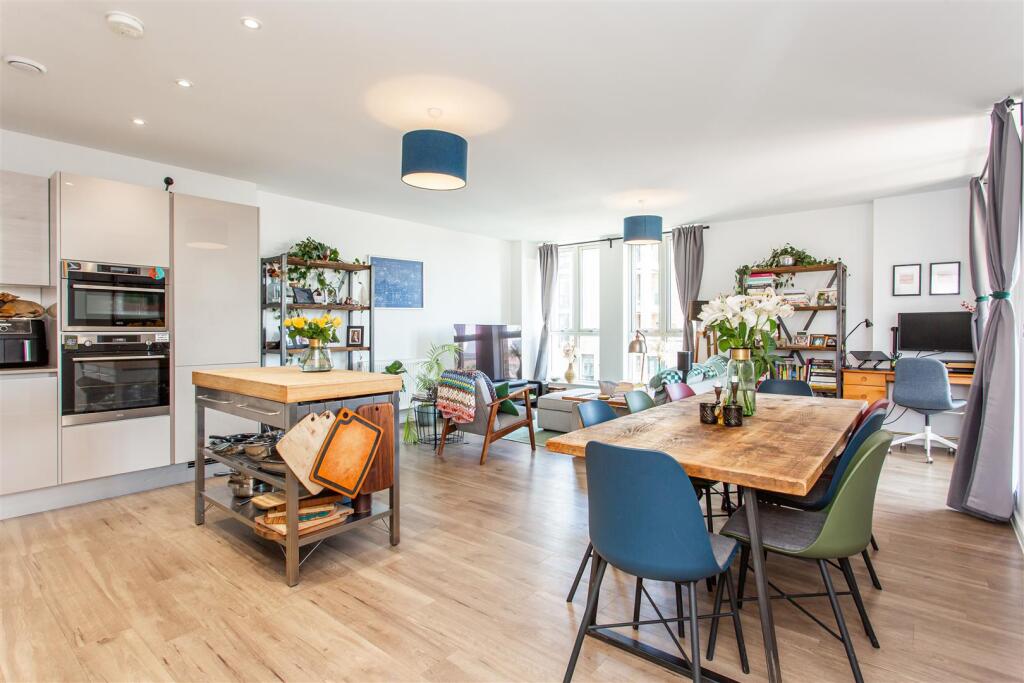 Kitchen/reception