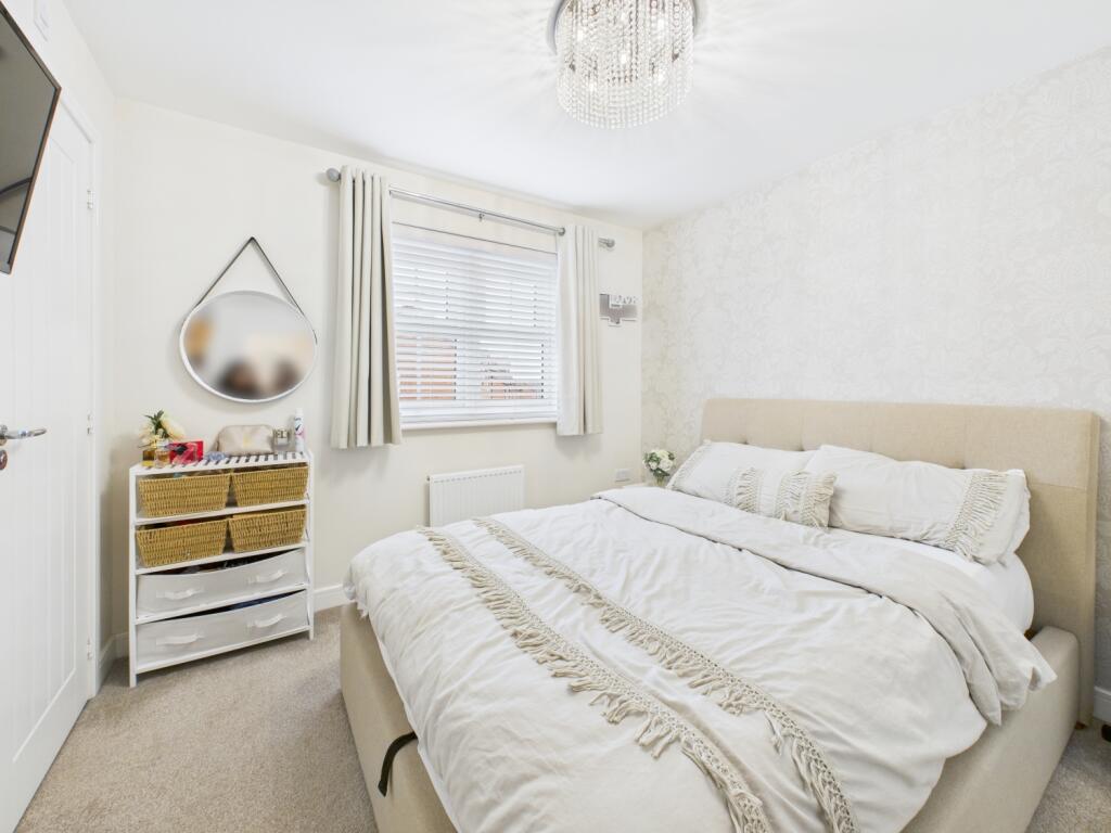 CAM03729G0-PR0022-STILL022