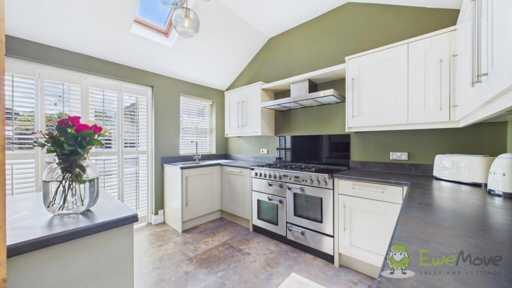 CAM02351G0-PR0071-STILL017