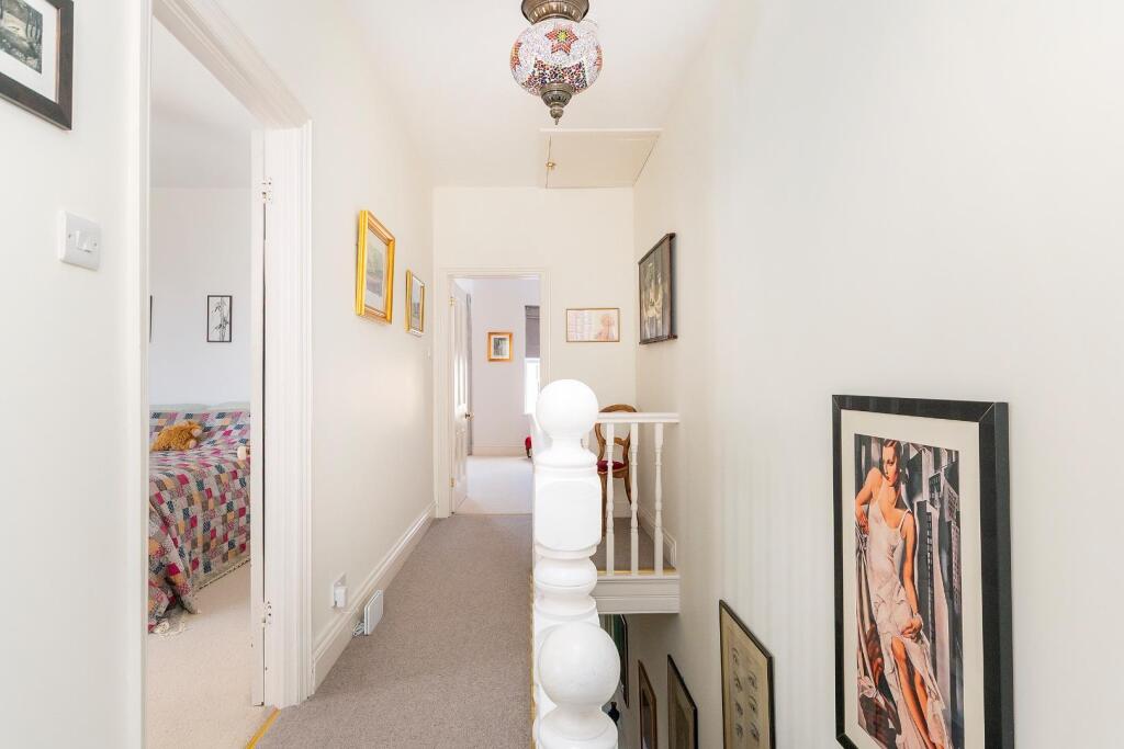 1B9RKE - Landing A.jpg