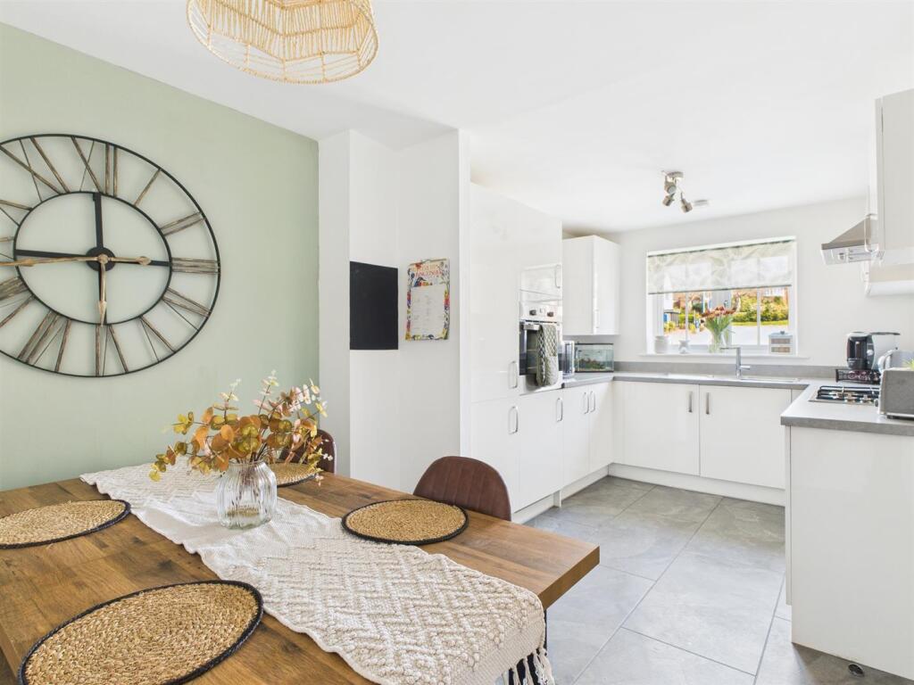 Living Kitchen/Dining Room