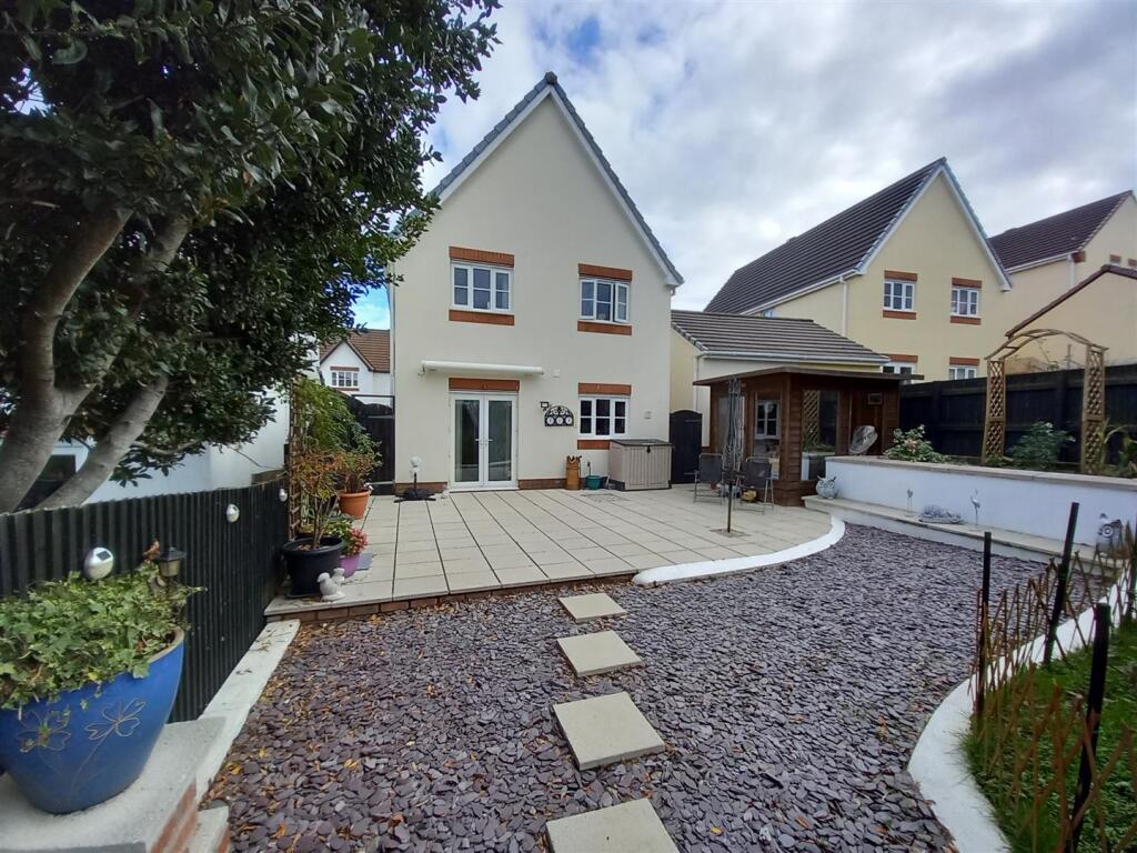 2 Maine Close Rear.jpg