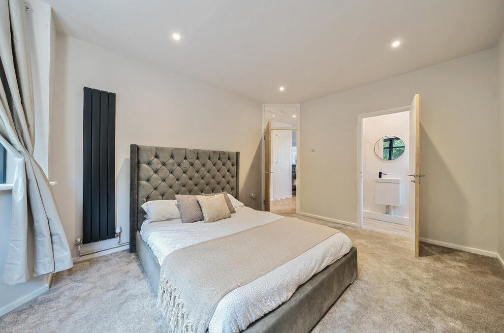 1312298-9-6852bea...