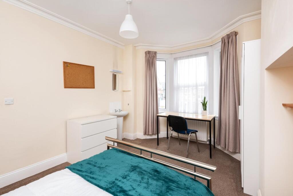 71 Beckhampton Road, Bath, BA2 3LN-8.jpg